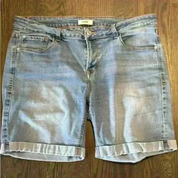 Kensie Pants - 5 for 30$ KENSIE jean shorts size 10